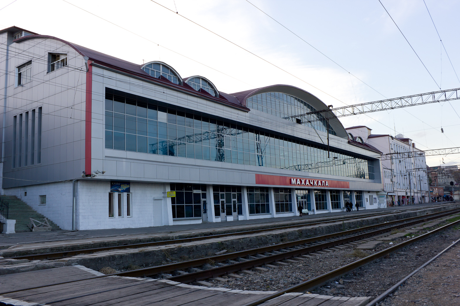 Железнодорожный вокзал в Махачкале: адрес, телефоны и услуги