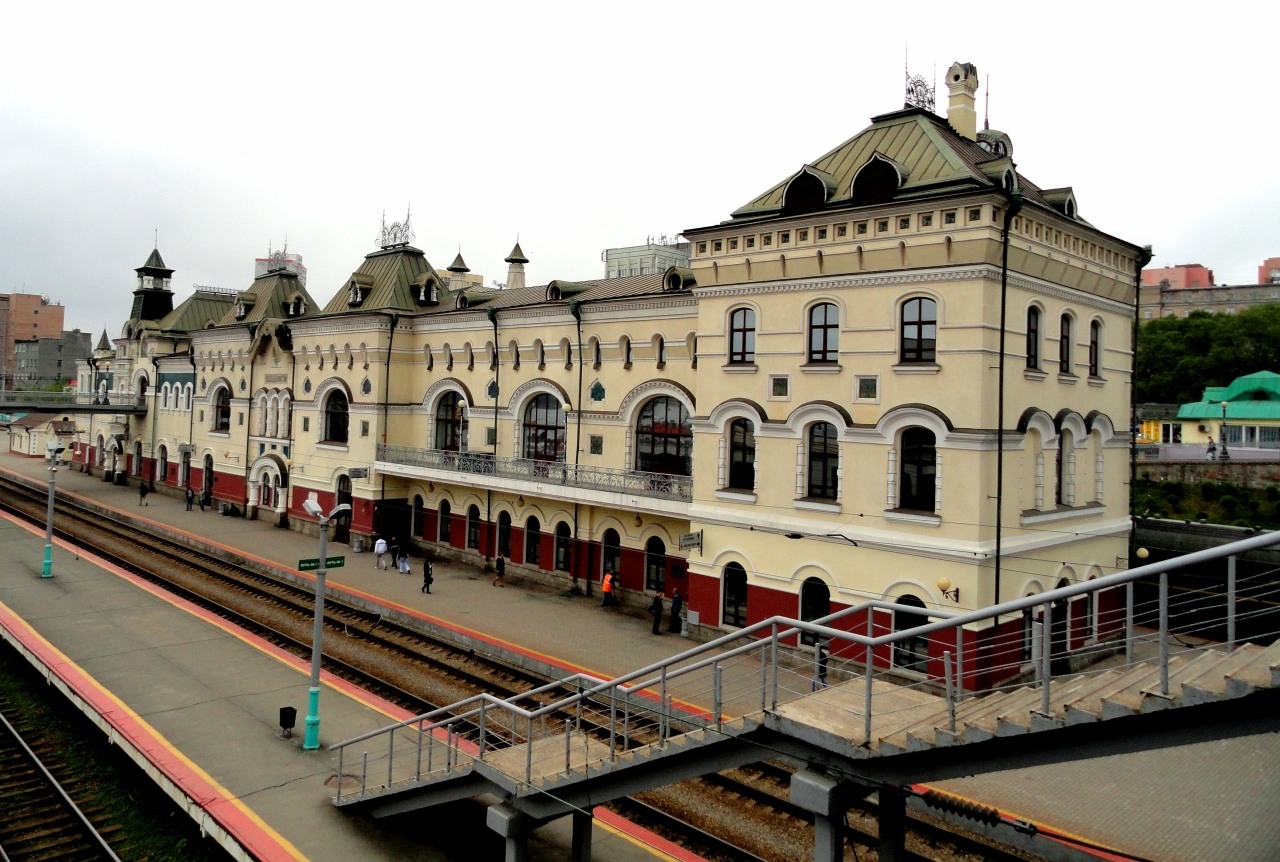 Железнодорожный вокзал Владивостока: адрес, телефоны и услуги