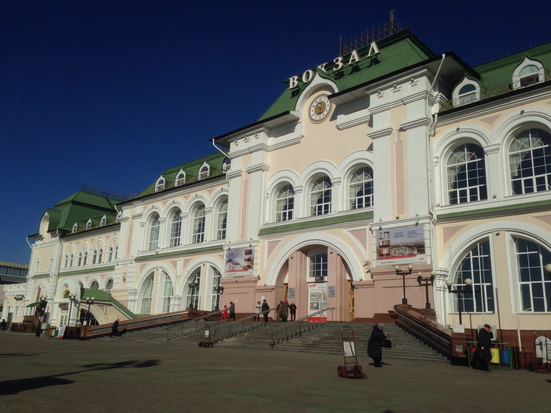 Железнодорожный вокзал в Хабаровске: адрес, телефоны и услуги