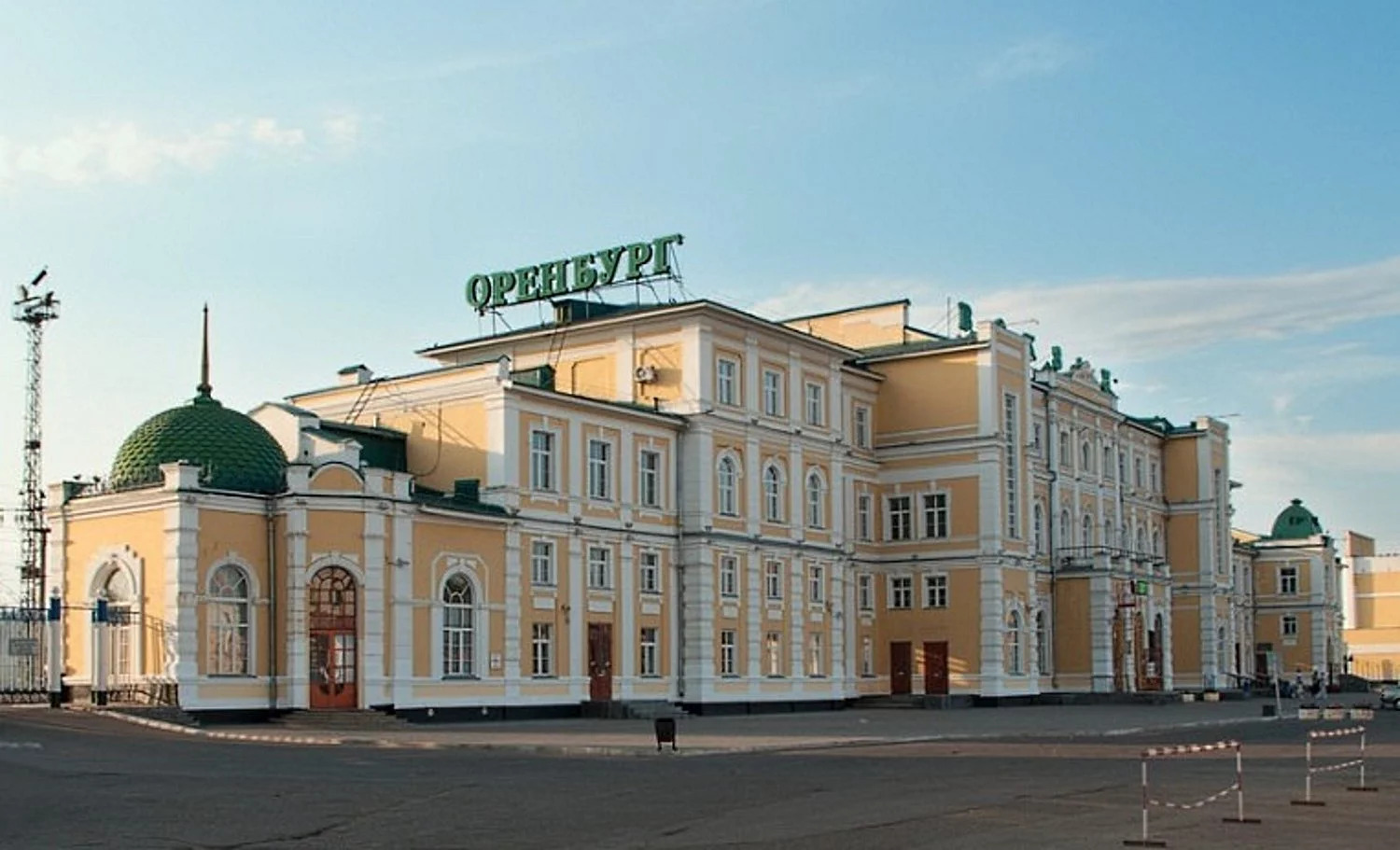 Железнодорожный вокзал Оренбург: адрес, телефоны и услуги